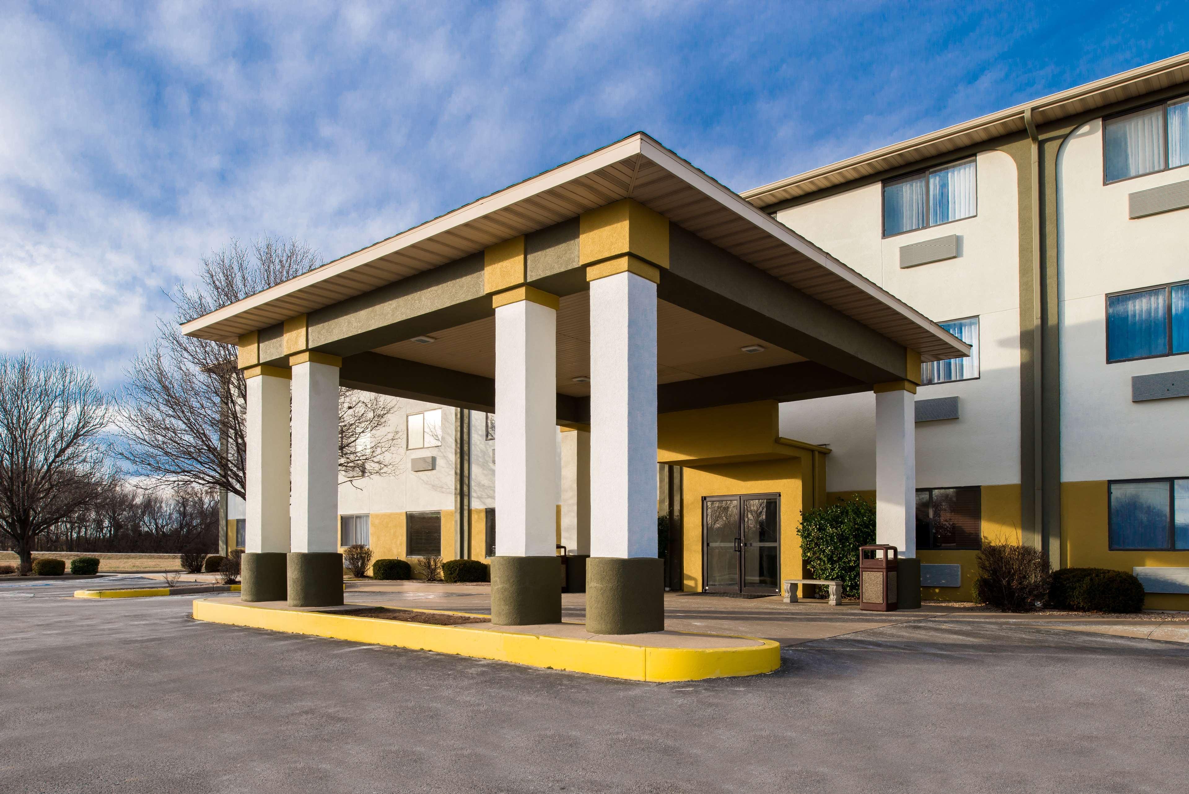 Best Western Big Spring Lodge Neosho Exterior photo